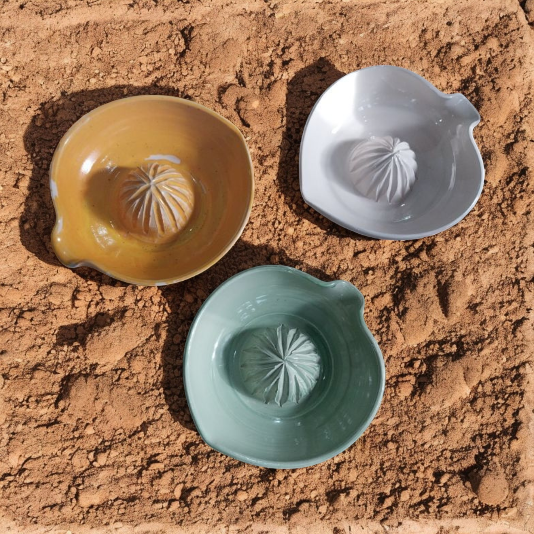 Exprimidor de Cerámica Artesanal - Disponible en Varios Colores