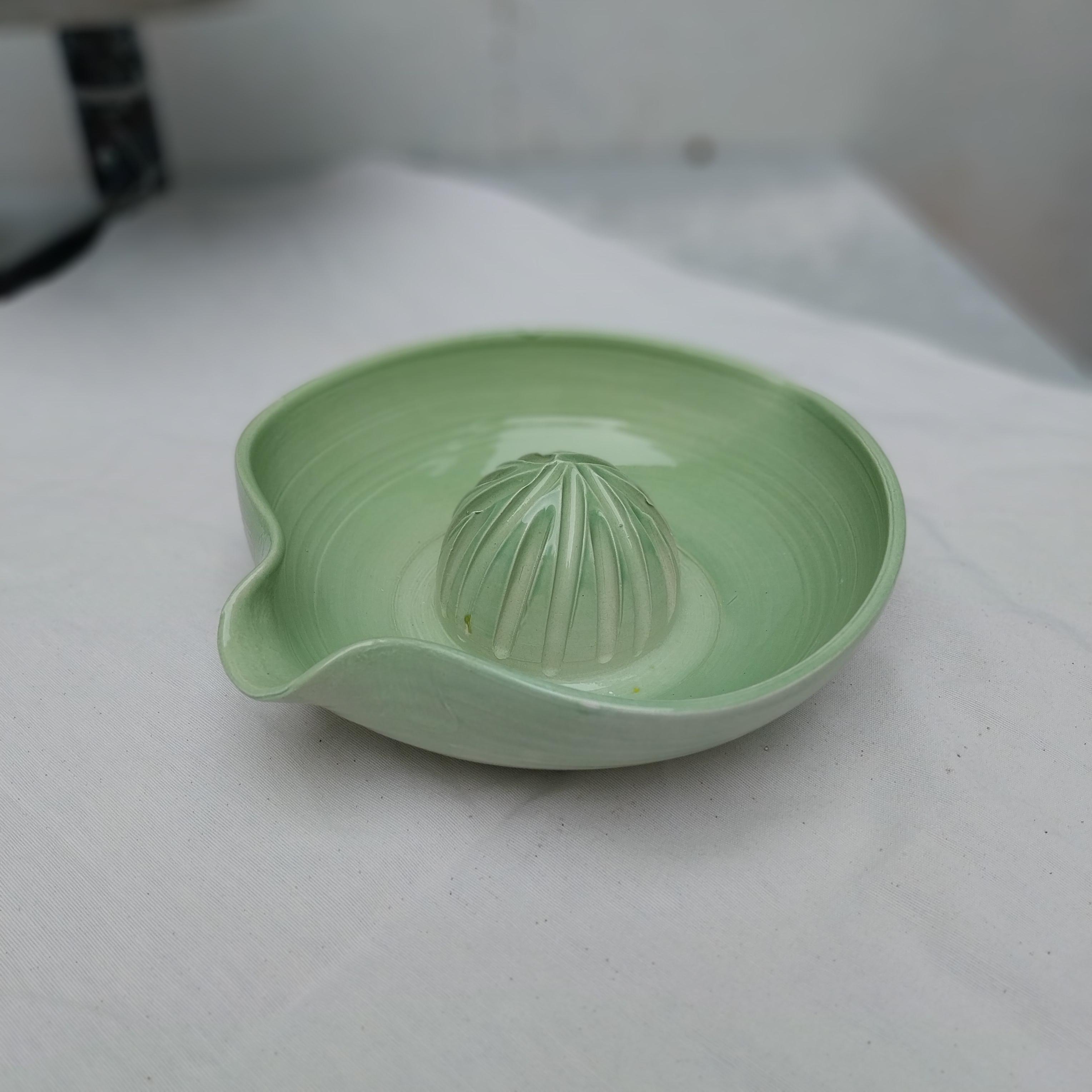 Exprimidor de Cerámica Artesanal - Disponible en Varios Colores