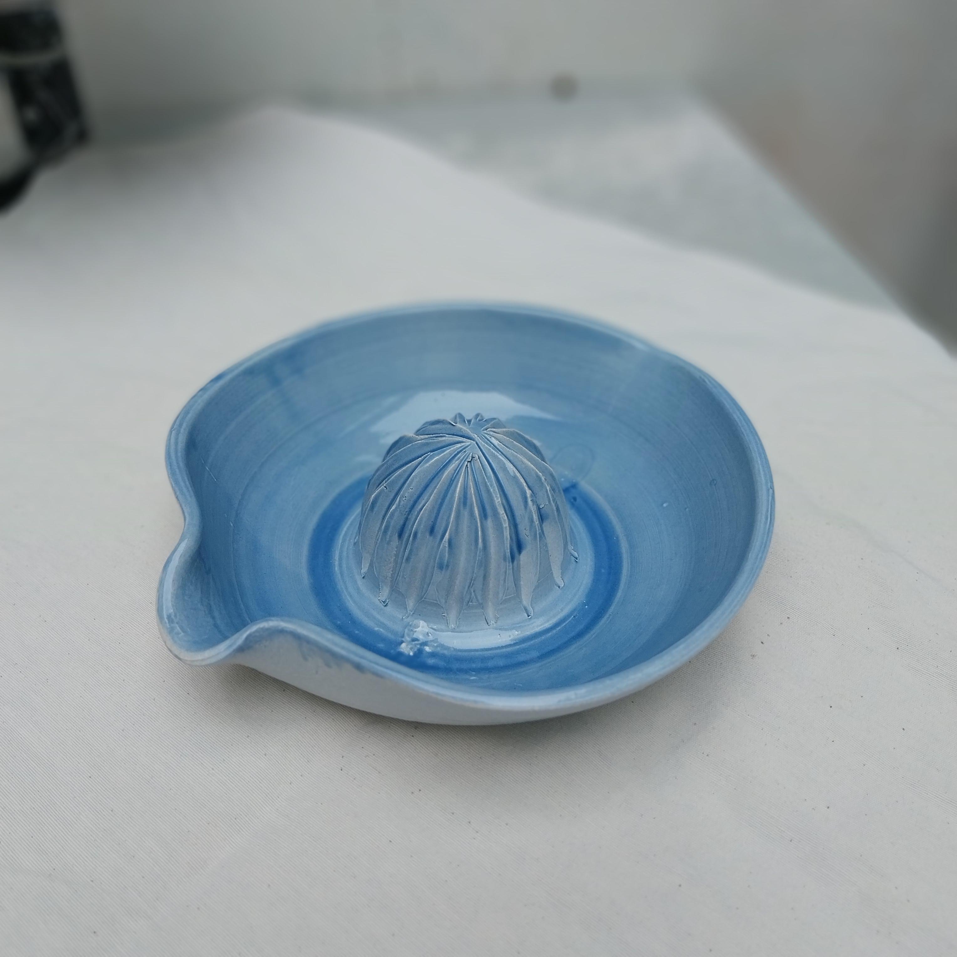 Exprimidor de Cerámica Artesanal - Disponible en Varios Colores